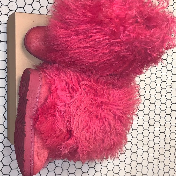 Bearpaw Fluffy Boots - Picture 1 of 2